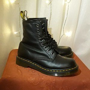 DM 1460 Women's Smooth Leather Boots (Barely Worn)